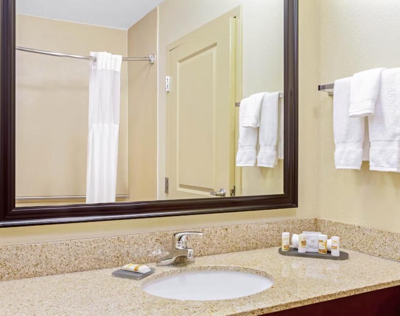 La Quinta By Wyndham Lancaster Hotel Smoketown  Room photo